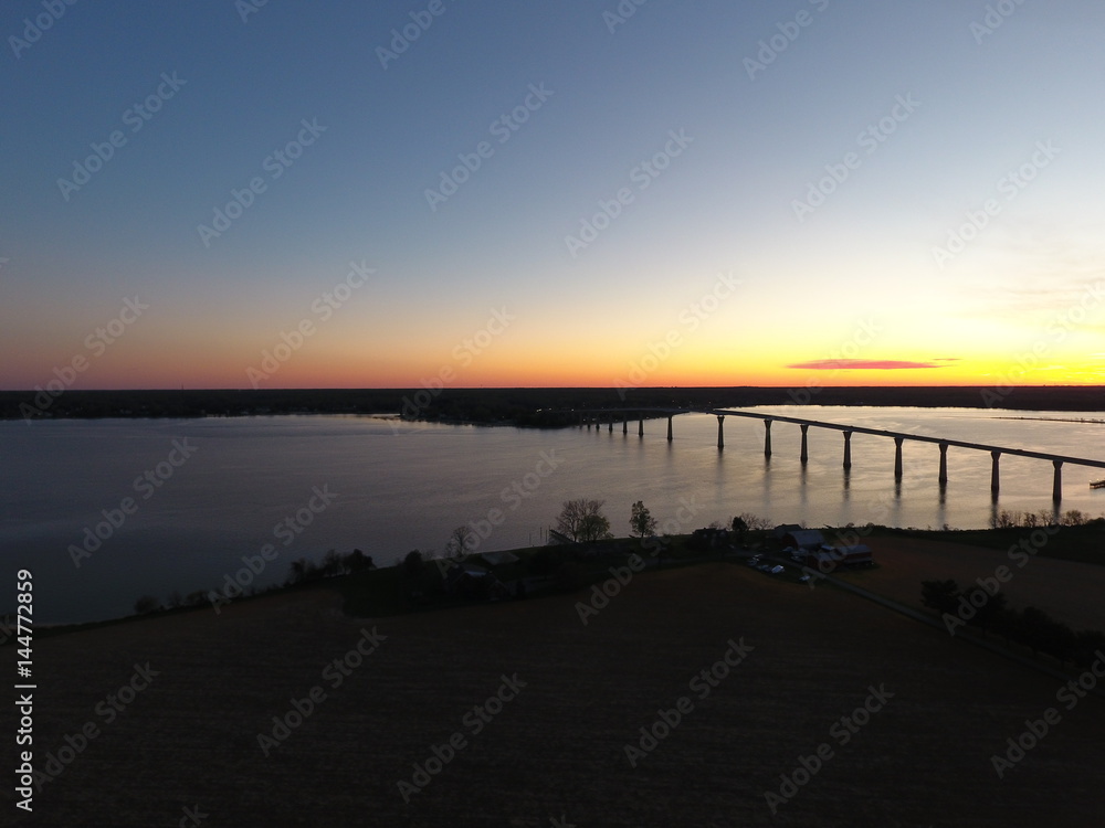 Obraz premium Sunset Over Bridge