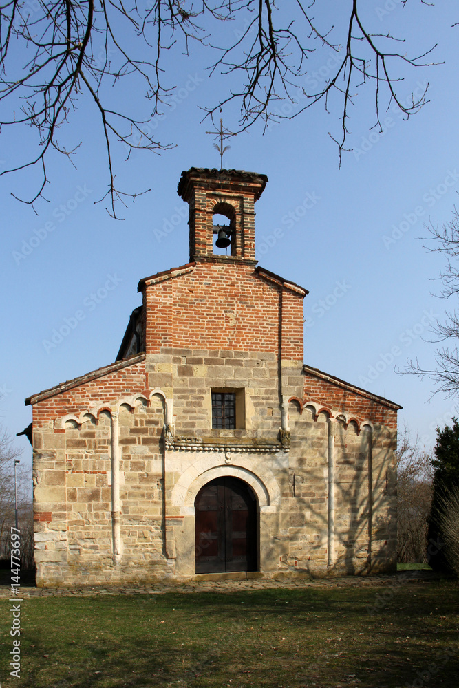 la chiesa romanica di San Secondo presso Cortazzone (Asti)