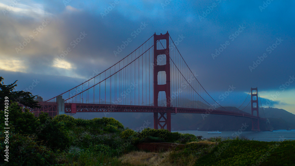 San Francisco - Golden Gate Bridge bei Dämmerung