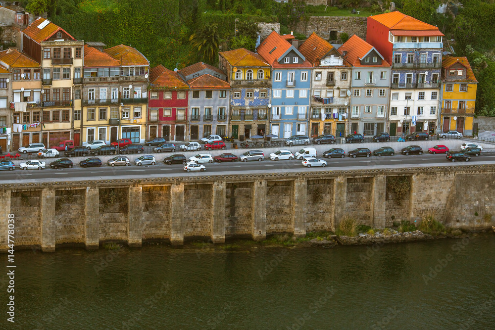 Obraz premium Promenade of Douro river from side Porto downtown, Portugal.