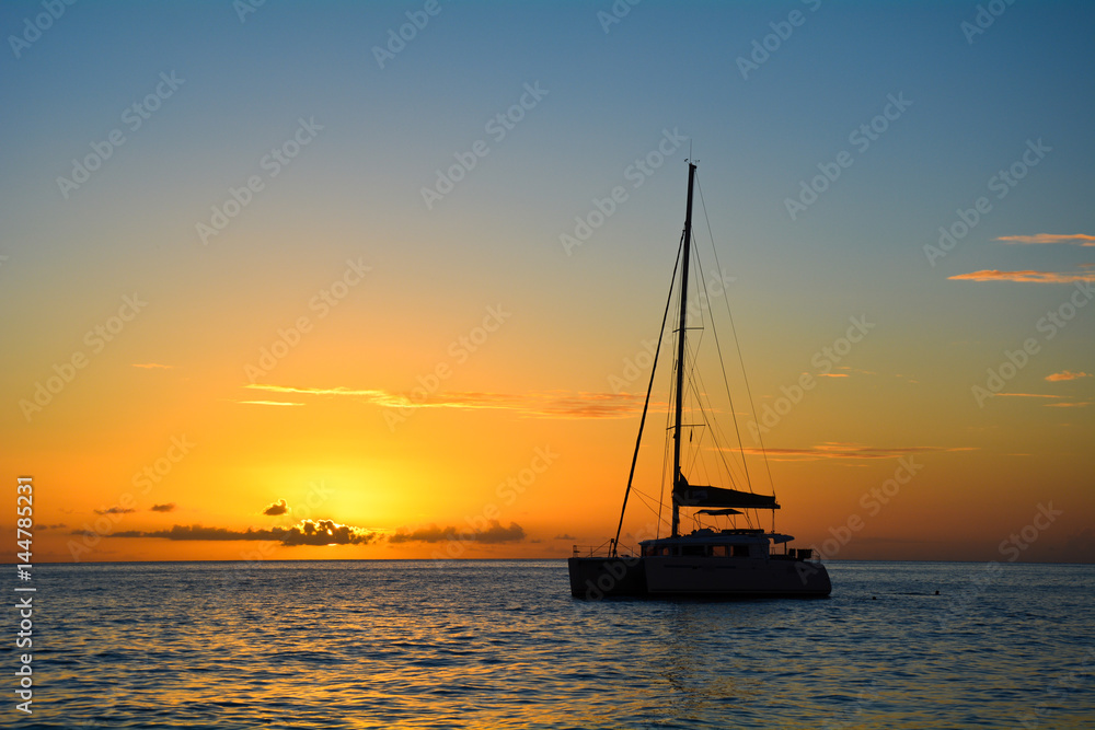 Sunset et catamaran