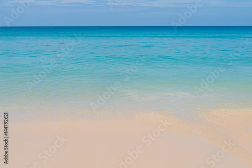 Sea view from tropical beach with sunny sky © xreflex