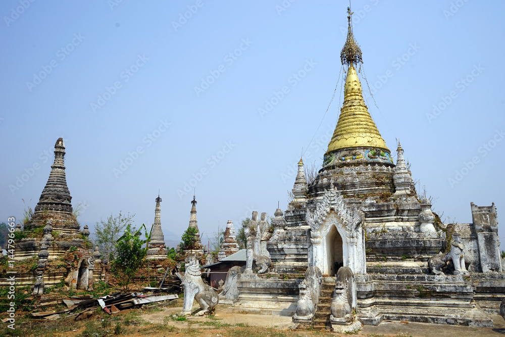 Fototapeta premium Ancient stupas