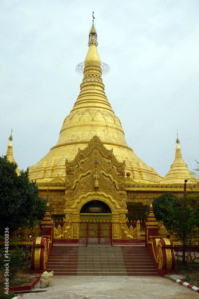 Naklejka premium YanTineAung Pagoda