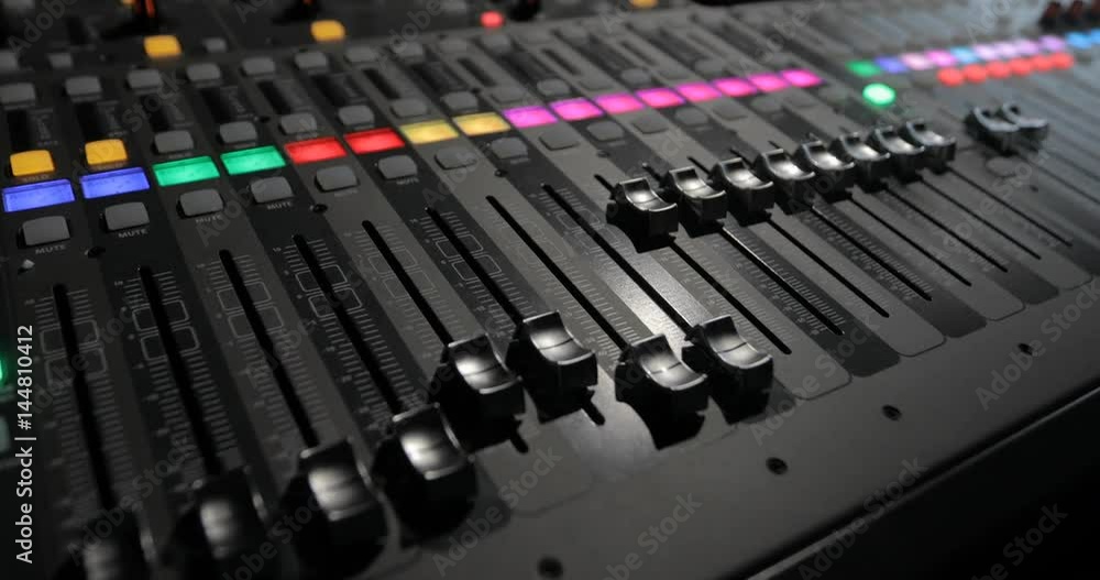 Mixing console with screen Mixing console with screen