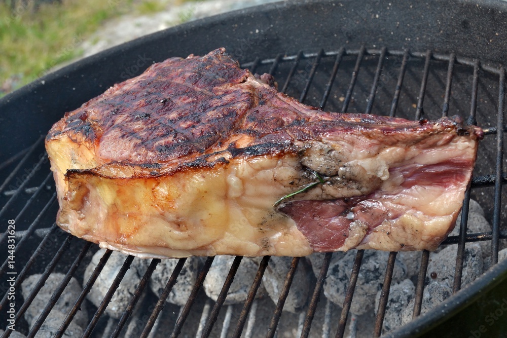 Côte de boeuf au barbecue Côte de boeuf au barbecue