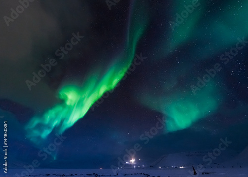 The polar Northern lights in the mountains of Svalbard, Longyearbyen, Spitsbergen, Norway wallpaper
