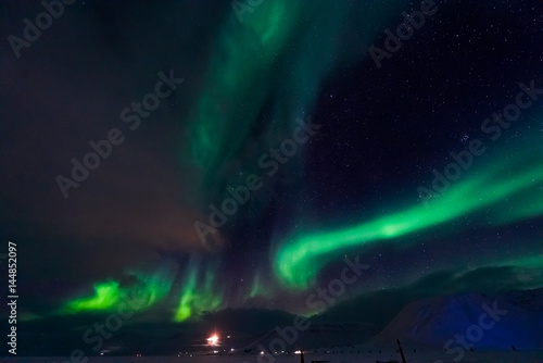 The polar Northern lights in the mountains of Svalbard  Longyearbyen  Spitsbergen  Norway wallpaper