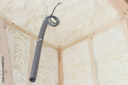 吹き付け断熱材の壁