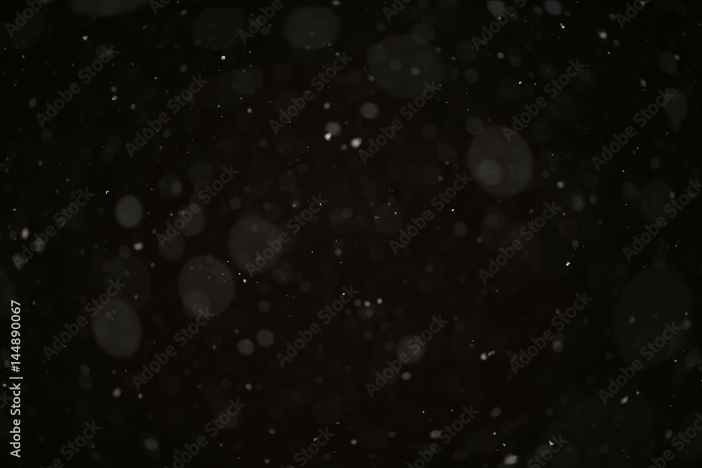 Obraz premium snow on a black background texture overlay bokeh highlights