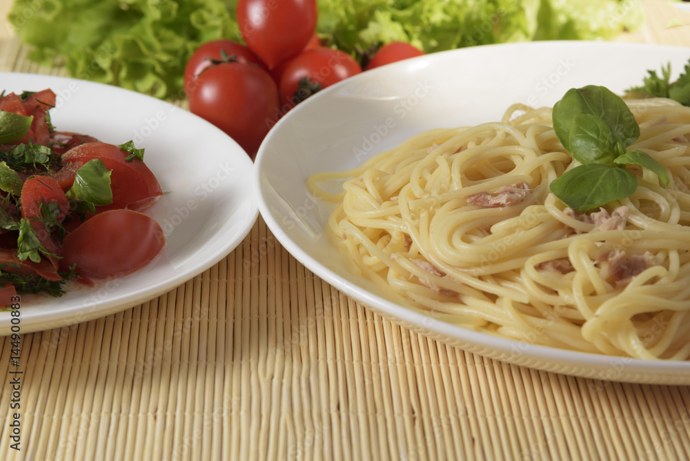 Spaghetti with tuna and salad
