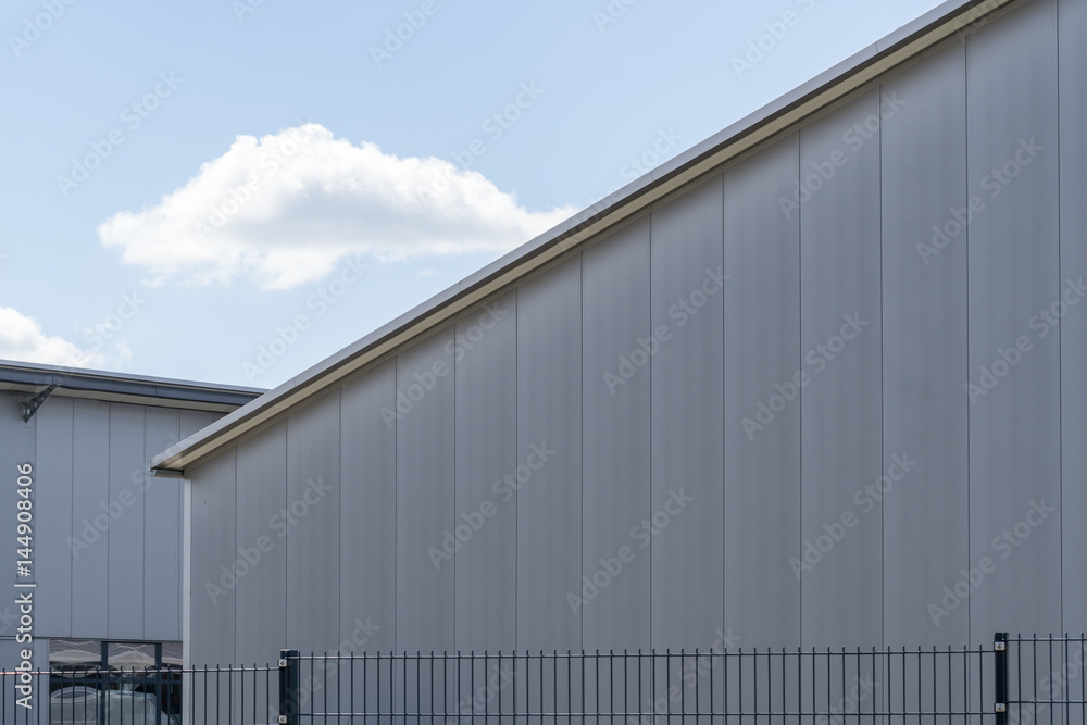 Blechfassade einer Lagerhalle Blechfassade einer Lagerhalle