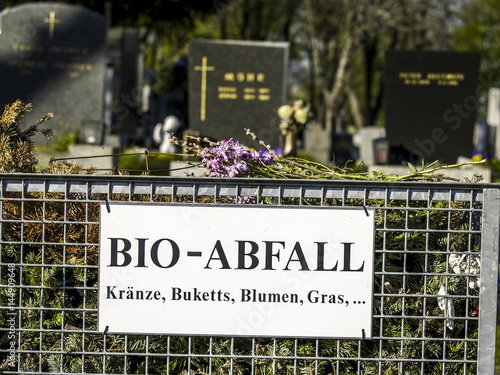 Wien, Zentralfriedhof Schild Bio-Abfall, Österreich, 11. Bezirk photo