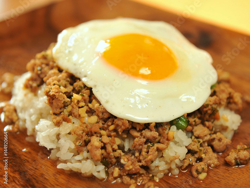 Fried rice with minced beef and eggs