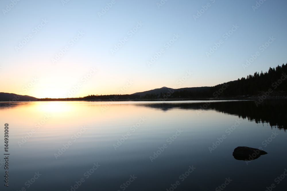 Fototapeta premium Sunrise Lake Big Bear
