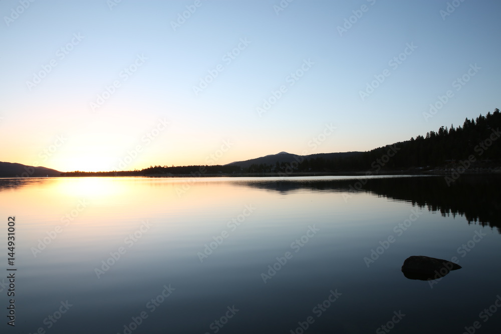 Fototapeta premium Sunrise Lake Big Bear