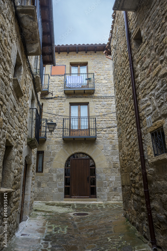 Traditional architecture in Sos del Rey Catolico. It is a historic town and municipality in the province of Zaragoza, Aragon, eastern Spain. Traditional architecture in Sos del Rey Catolico. It is a historic town and municipality in the province of Zaragoza, Aragon, eastern Spain.