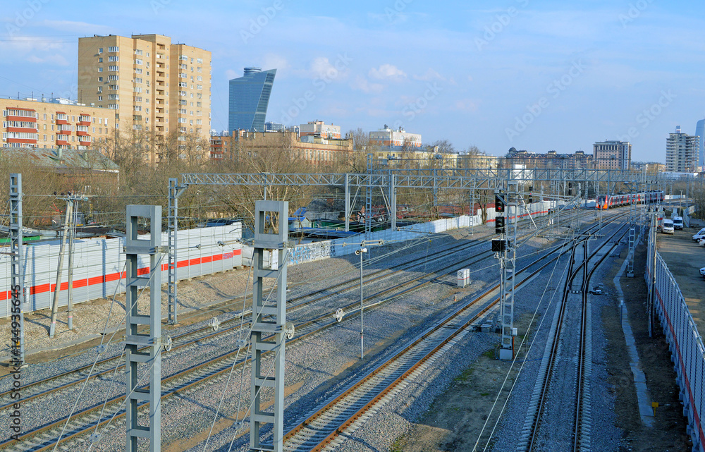 Obraz premium Железнодорожные пути городской электрички Московского центрального кольца 