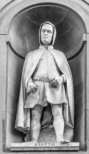 Fotografija The statue of Giotto, famous Italian painter and architect, at the Uffizi Galler