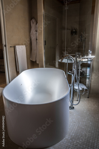 freistehende Badewanne Hotelzimmer Suite in Luxushotel in Lecce, Italien
