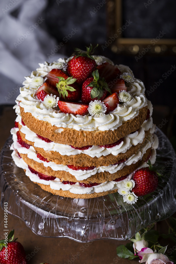 angel food cake with fresh berries angel food cake with fresh berries