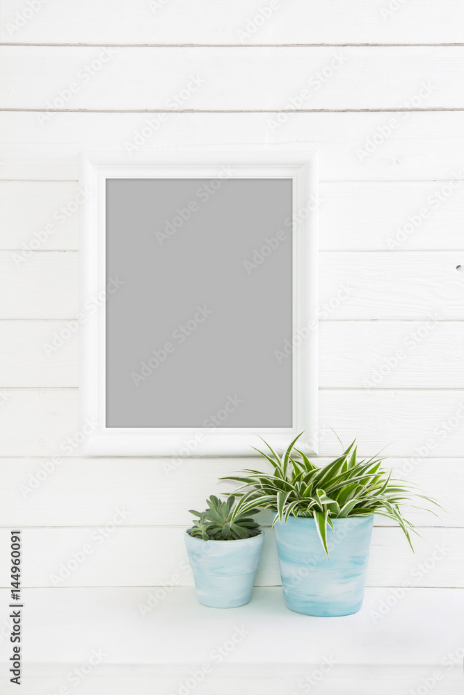 Holz Hintergrund in weiß grau hellblau türkis mit Pflanzen als Foto oder Bilderrahmen.