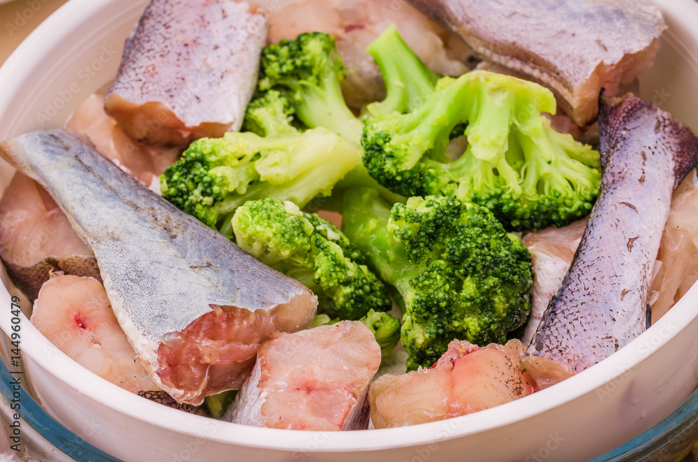 cooking of fish with broccoli close up/cooking of fish with greens close up cooking of fish with broccoli close up/cooking of fish with greens close up