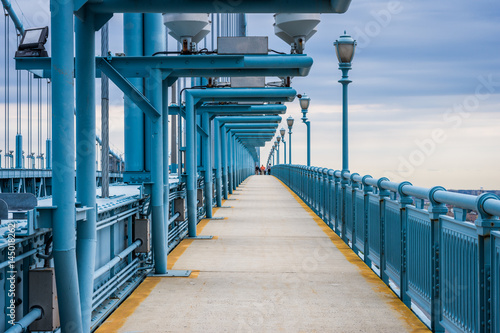 Εκτύπωση καμβά Skyline of downtown philadelphia, pennsylvania from Benjamin Franklin bridge in