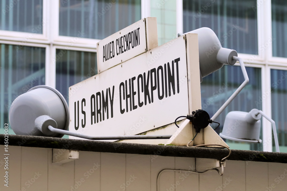 Fototapeta premium Checkpoint Charlie Berlin