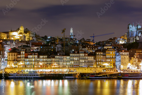 Porto. Quay at night.