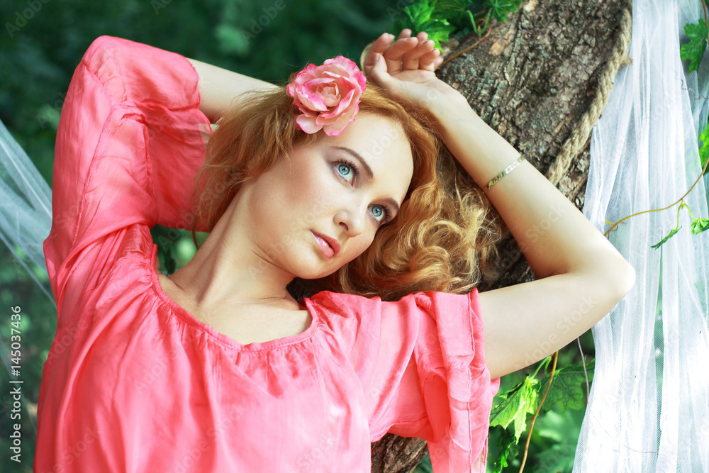 Naklejka premium beautiful romantic woman