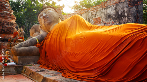 Fotografi Reclining Buddha in a Ruined Hall at Phutthaisawan Temple in Ayutthaya Historica