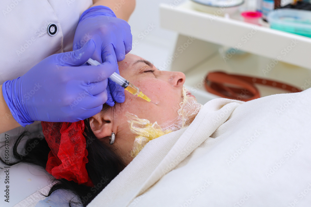 Obraz premium Researcher performs blood centrifuging