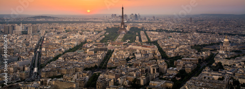 Sunset at the Eiffel tower, Paris, France © Nattawit