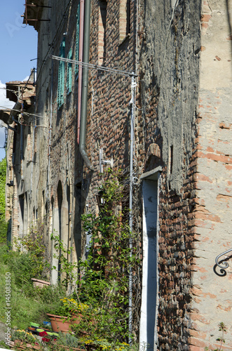 Toiano il paese abbandonato, ruderi e particolari. photo