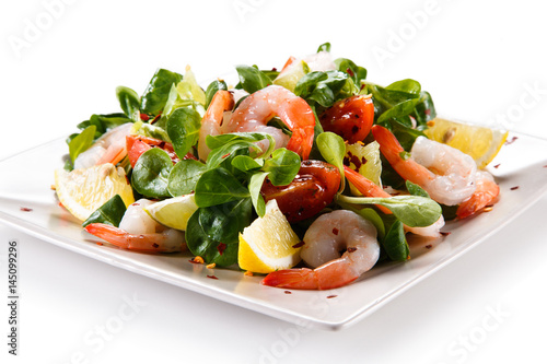 Shrimps with salad