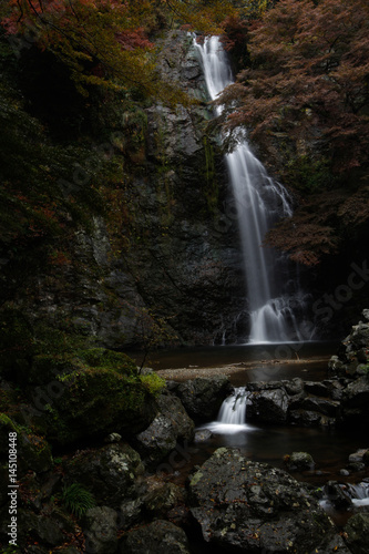 秋の箕面の滝