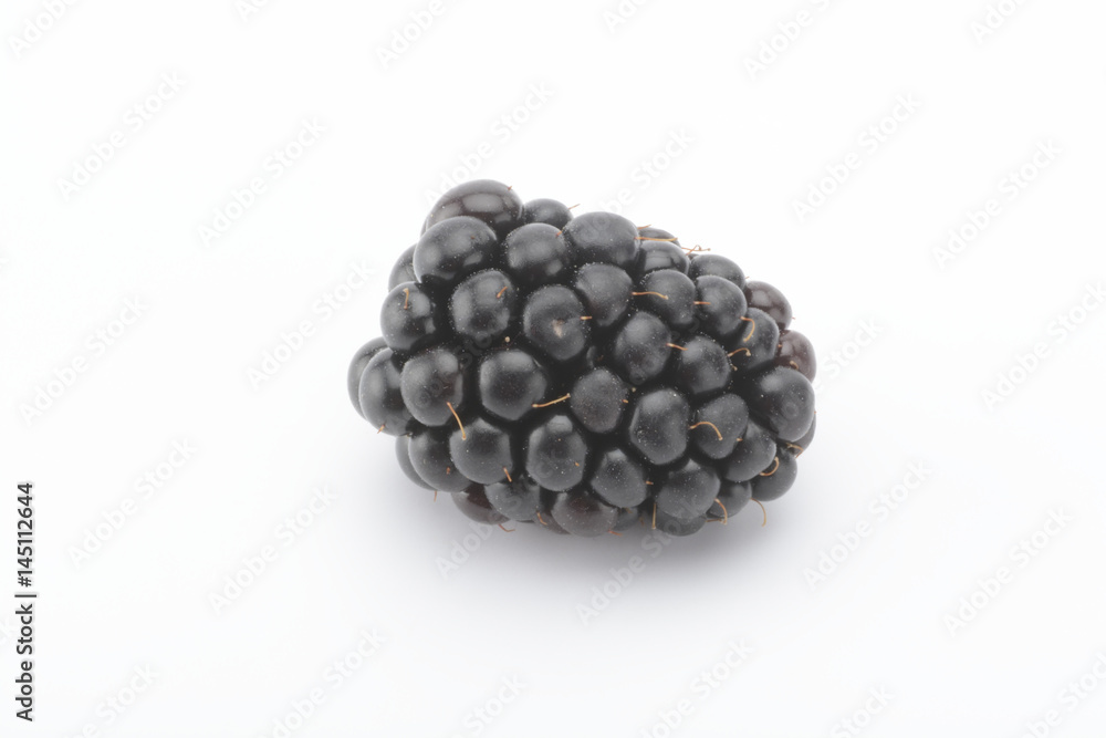 Moras sobre fondo blanco, fruta Moras sobre fondo blanco, fruta