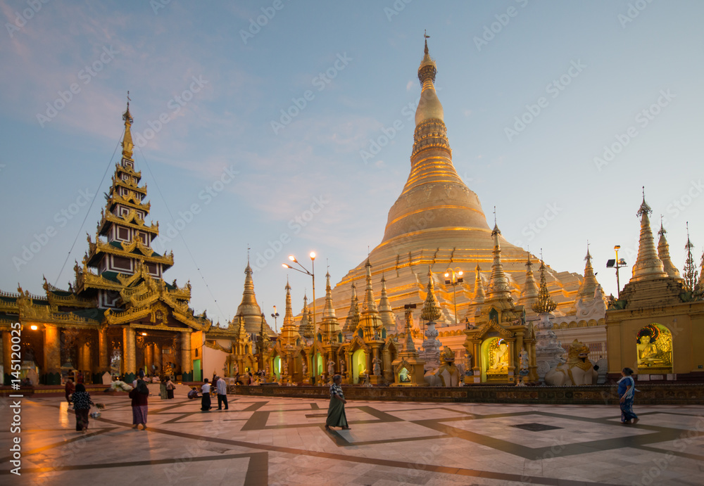 Naklejka premium Shwedagon Pagoda,Yangon, Myanmar