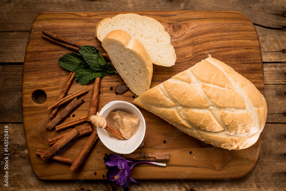 Cinnamon Creamed Honey in Bowl with Bread Cinnamon Creamed Honey in Bowl with Bread