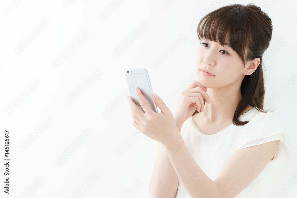 スマートフォン・悩む女性