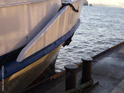 Schiff im Hafen