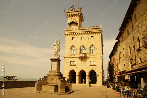 Fototapeta Naklejka Na Ścianę i Meble -  Rathaus von San Marino / Italien