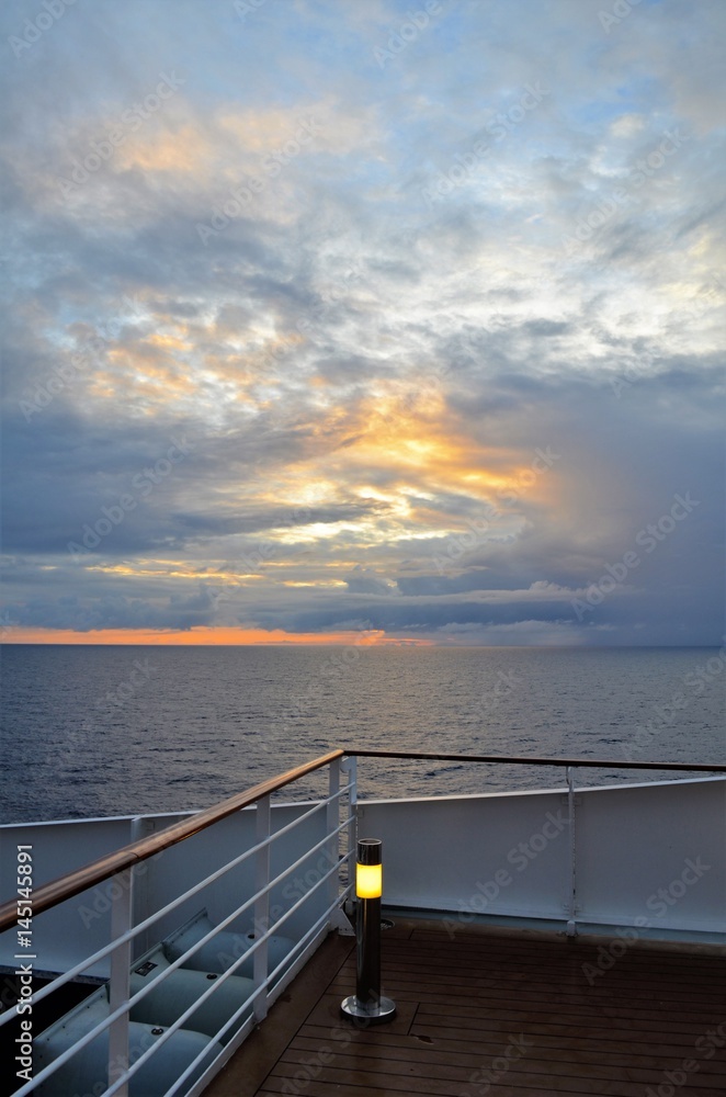 Obraz premium Sunset on board