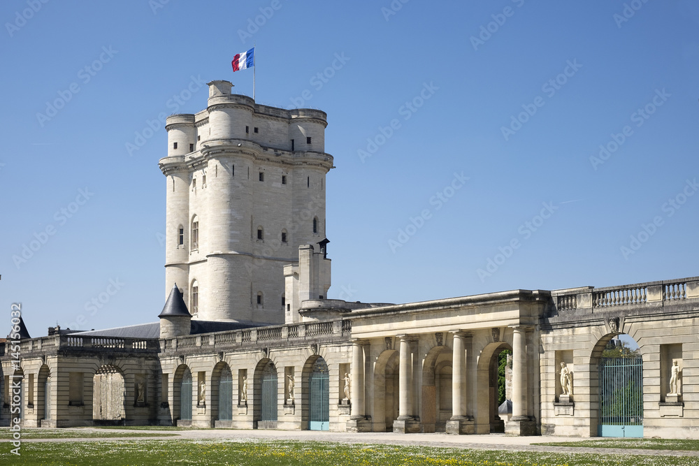 Donjon du Château de Vincennes (France) Donjon du Château de Vincennes (France)