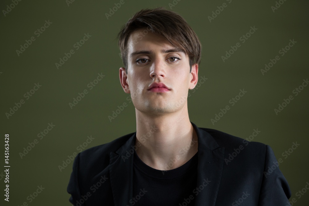 Obraz premium Androgynous man looking at camera
