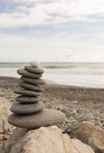 Steine gestapelt steht für innere Ruhe und Auszeit