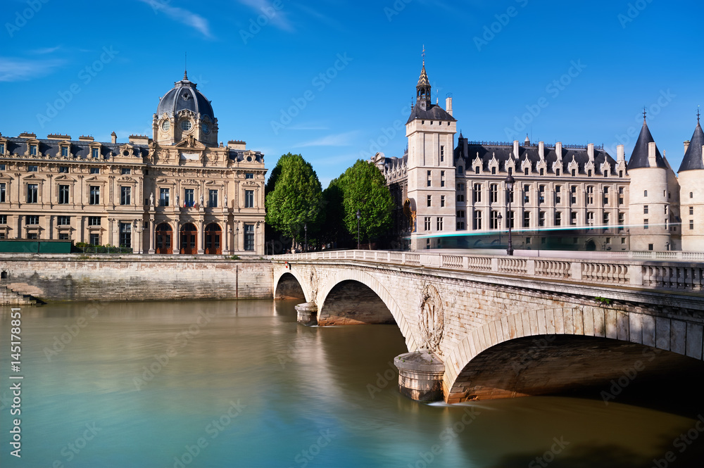 Bridge Pont au Change in central Paris, France