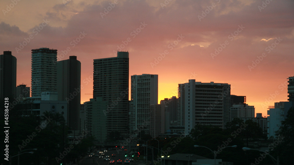 Obraz premium Sunset over the skyline