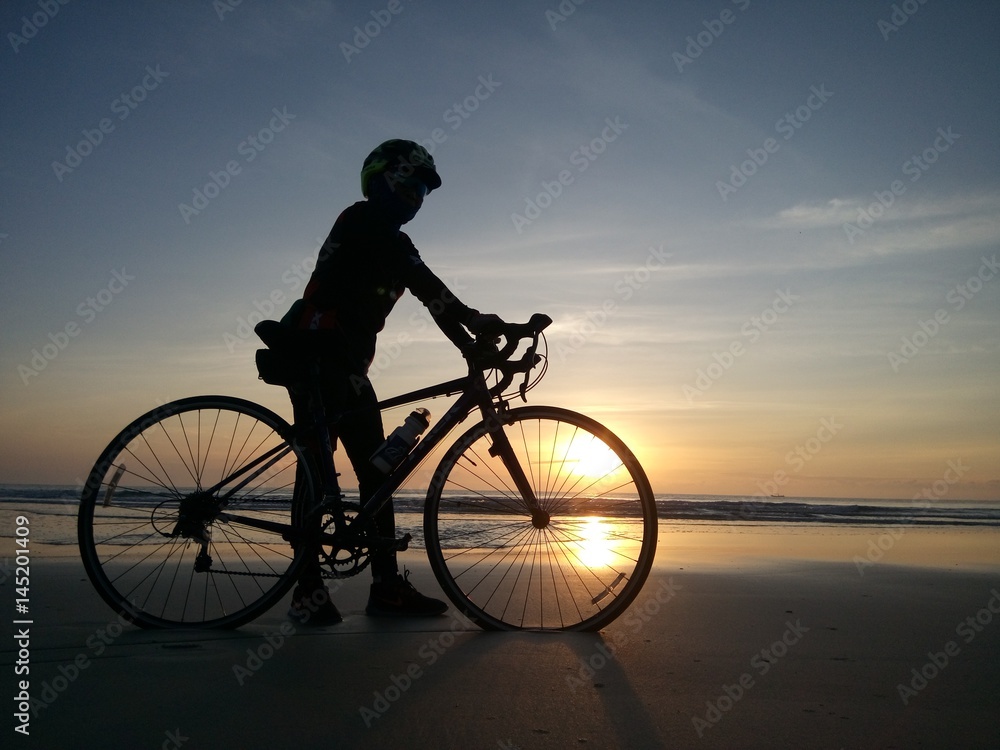 Fototapeta premium Cycling to a seaside in the Gulf of Thailand.